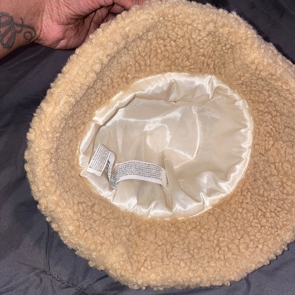 COPY - Sherpa Bucket Hat - Picture 2 of 3